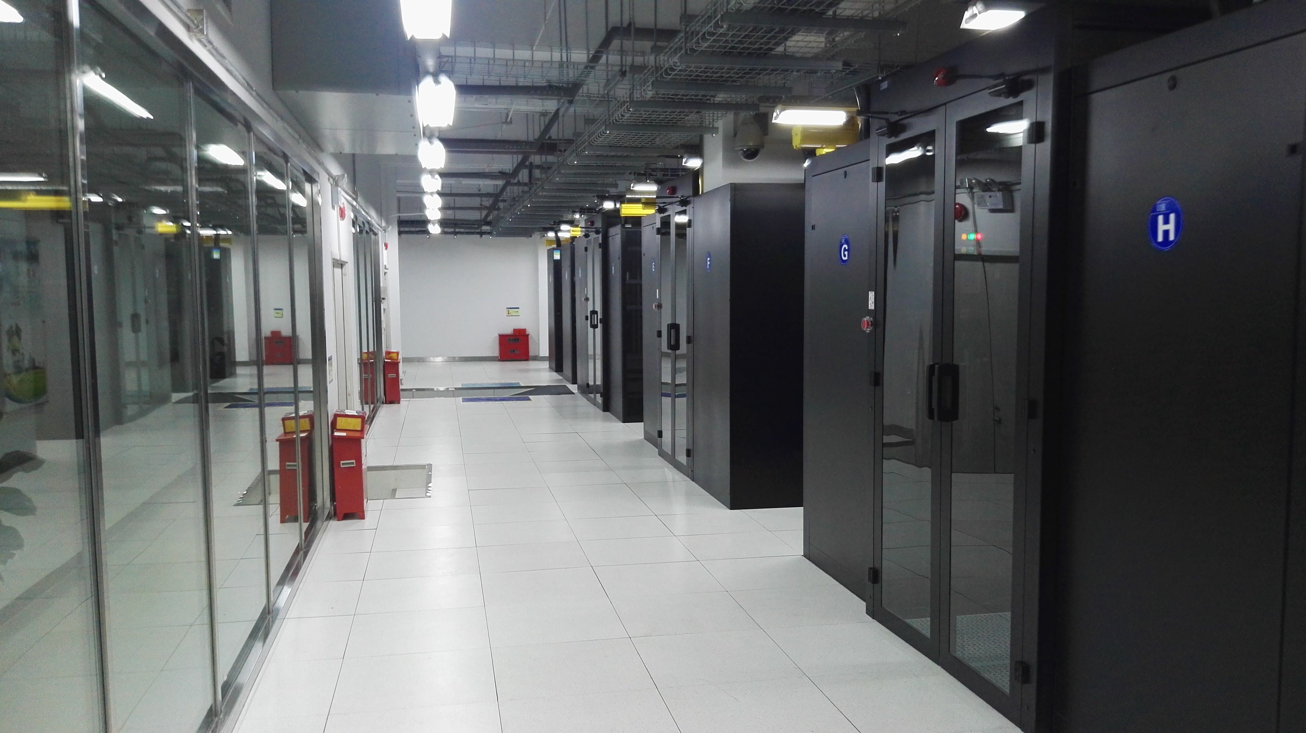 香港服务器租用：高速稳定连接，助力企业全球业务拓展与数据安全-亿动网