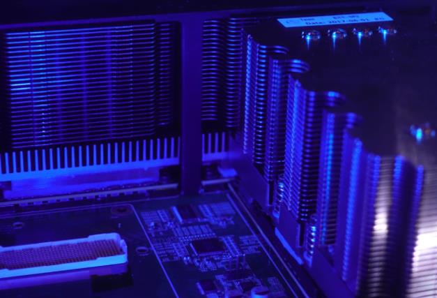 选择香港主机托管的五大优势：低延迟、高安全性、灵活配置与国际带宽接入-亿动网